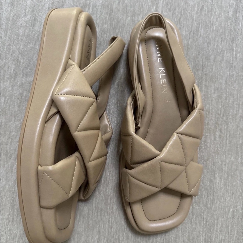 Anne Klein Women’s Sandals Low Wedges Beige Leather Size 9 New